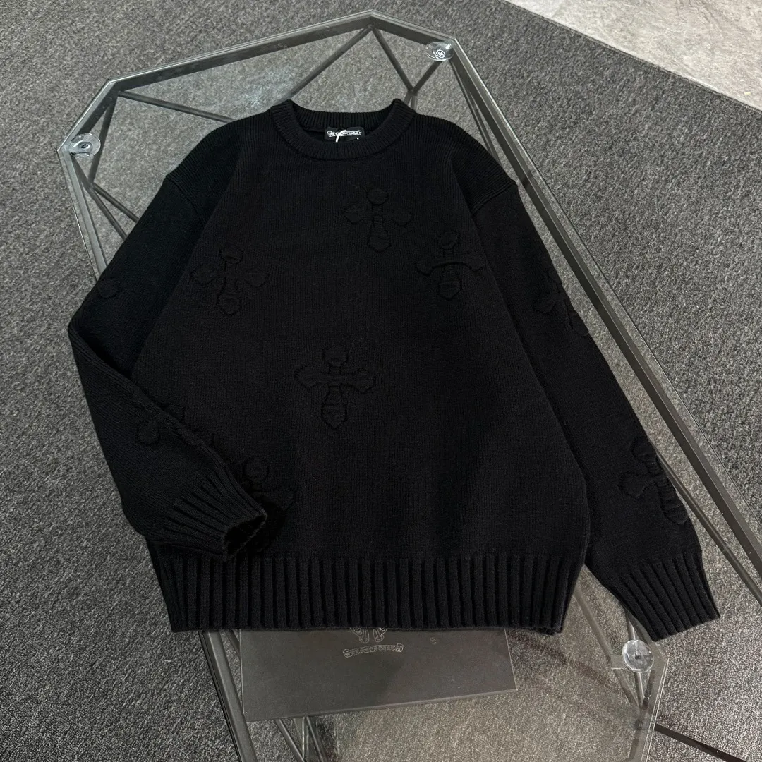 P290 Chrome Hearts 26 high-version wool knitted round-neck sweaters. High-end custom-made 500g sweater fabric. No deformation, no shrinkage, complete with three labels, same style for men and women. Process: The wool is knitted by a 7-needle imported machine. Color: 3 colors. SIZE: XS-L